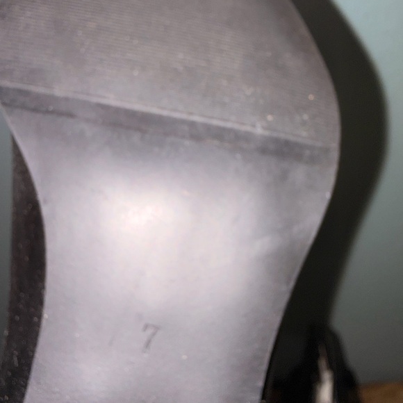 Black Embroidered Women's Cowboy Boots - Picture 7 of 10